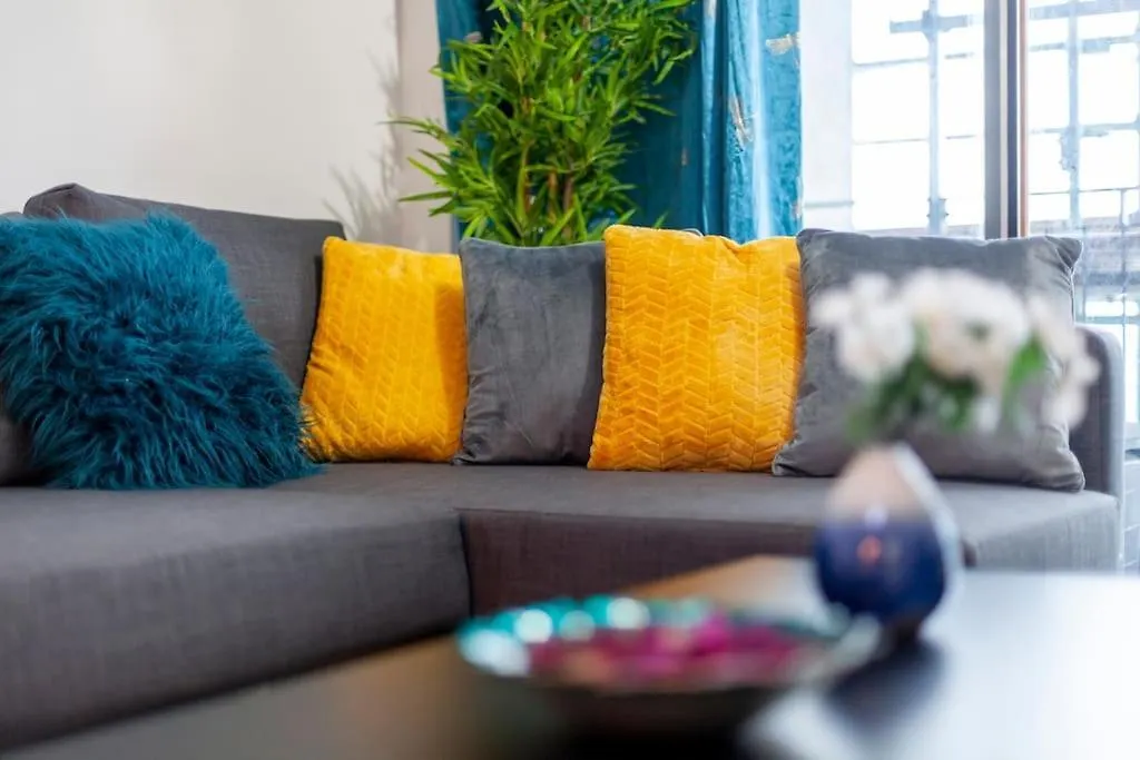 Apartament Modern 3 Beds 2 Bath Flat - Parking & Sleeps 6 Londyn