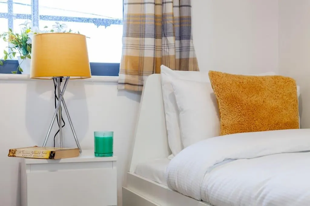 Apartament Modern 3 Beds 2 Bath Flat - Parking & Sleeps 6 Londyn