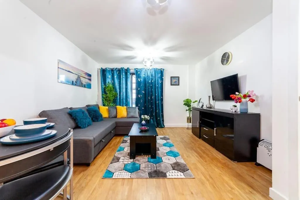 Apartament Modern 3 Beds 2 Bath Flat - Parking & Sleeps 6 Londyn Wielka Brytania