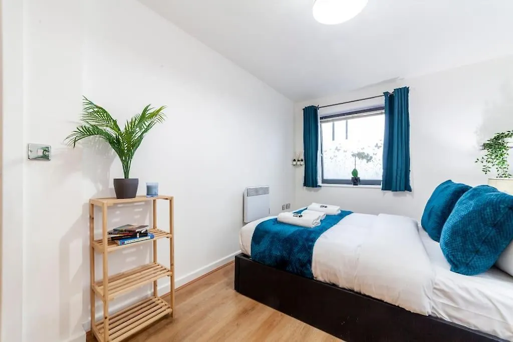 Apartament Modern 3 Beds 2 Bath Flat - Parking & Sleeps 6 Londyn