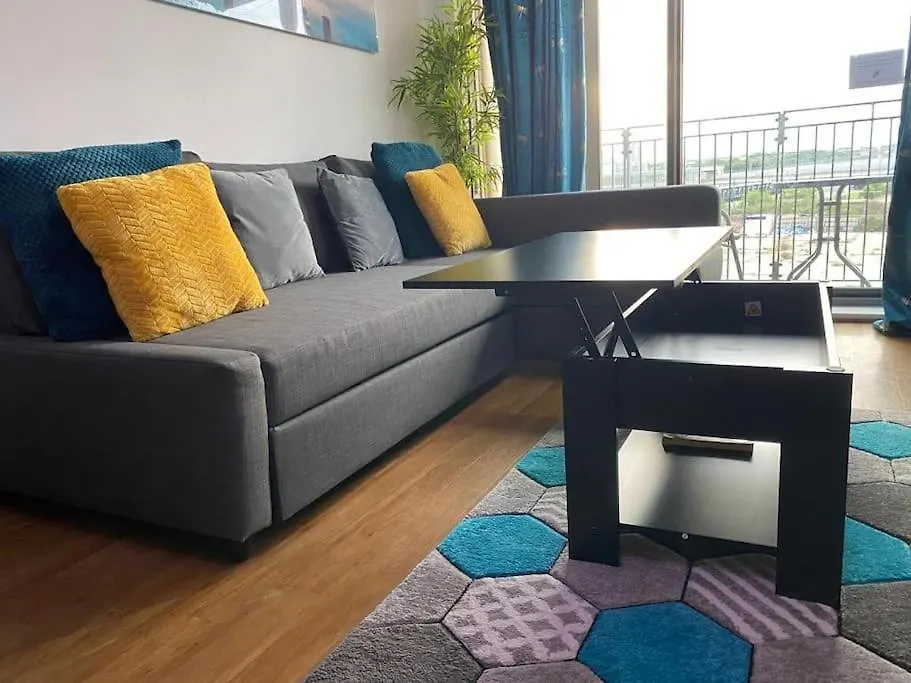 Apartament Modern 3 Beds 2 Bath Flat - Parking & Sleeps 6 Londyn