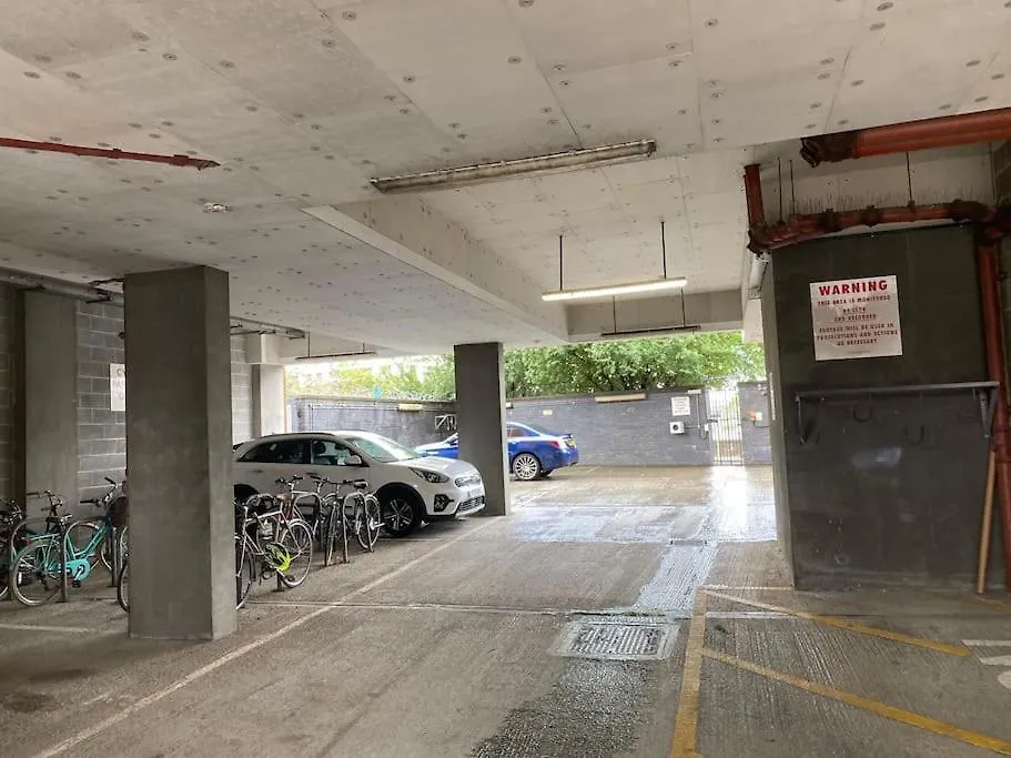 Apartament Modern 3 Beds 2 Bath Flat - Parking & Sleeps 6 Londyn 0*,