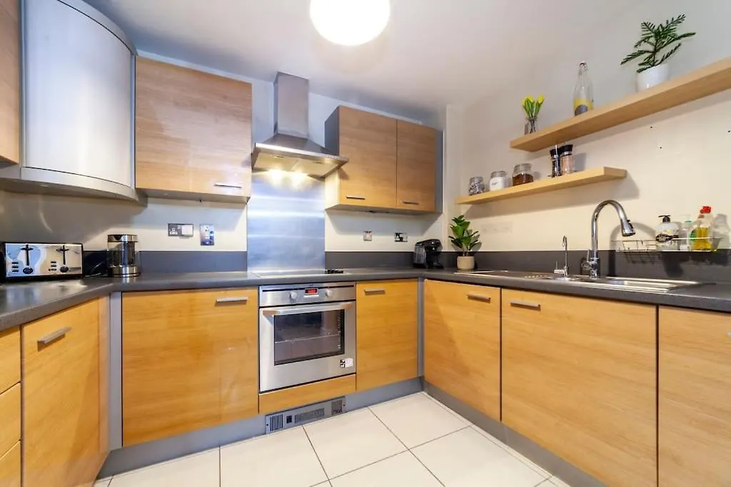 Modern 3 Beds 2 Bath Flat - Parking & Sleeps 6 Apartment London 0*,