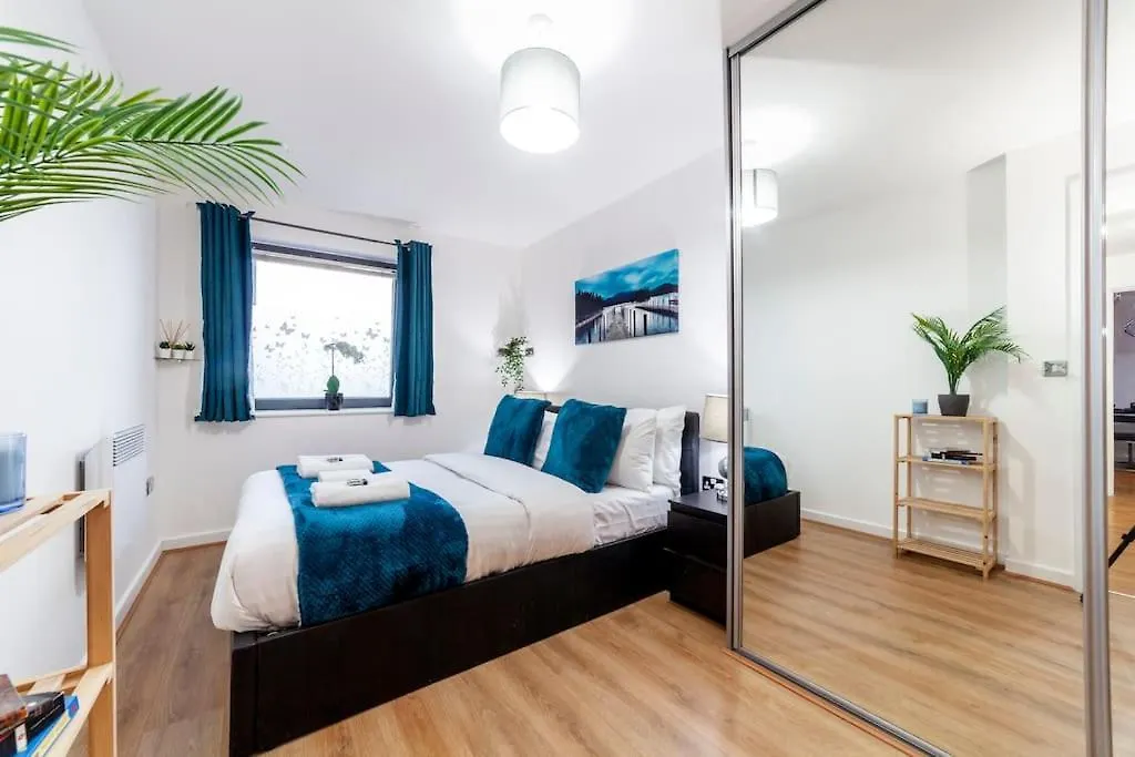 Modern 3 Beds 2 Bath Flat - Parking & Sleeps 6 Apartment London United Kingdom