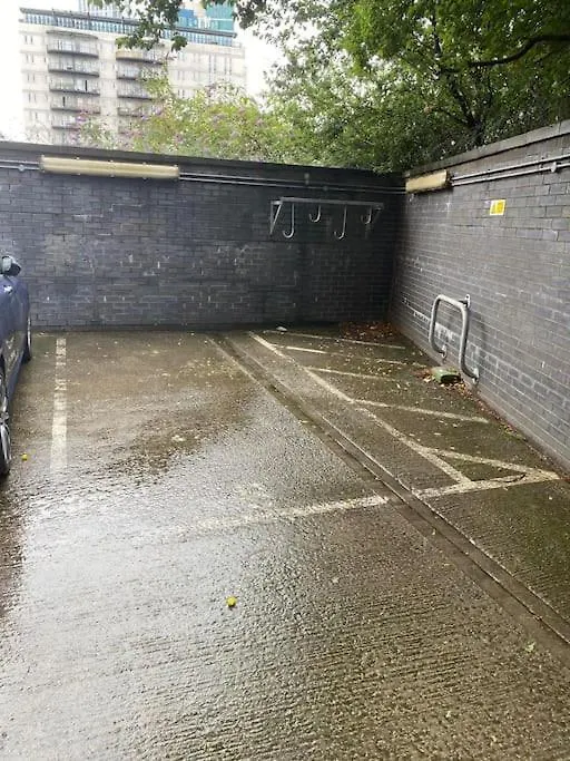 Modern 3 Beds 2 Bath Flat - Parking & Sleeps 6 Apartment London